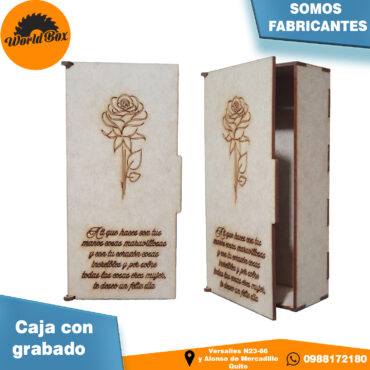 Caja con grabado de frase y rosa